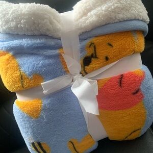 Disney  Winnie the Pooh Sherpa Throw